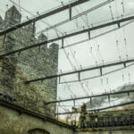 Glasdach vom Messner Mountain Museum Juval mit Blick auf den Schlossturm